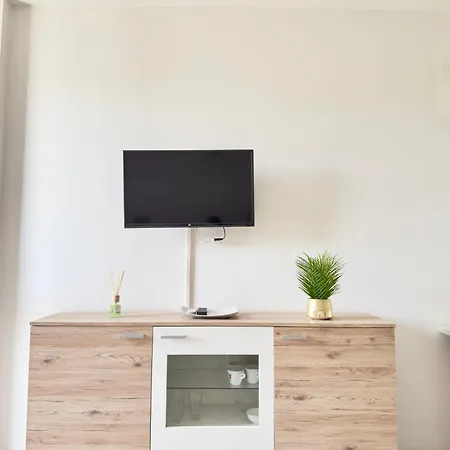 Apartamento Raffaello 305, 3 Posti, Terrazzo, Free Park, Ricarica Auto Elettrica *